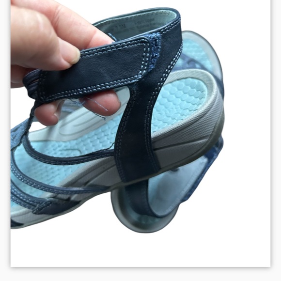 Baretraps Delly Women's Sandals blue/ gray Size 7.5 
Gladiator Shoes - Picture 3 of 3